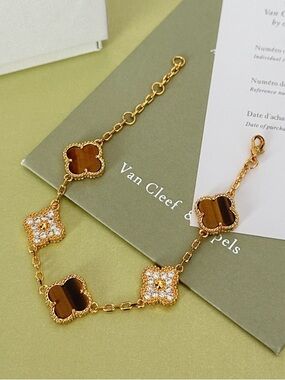 Van Cleef & Arpels Vintage Alhambra Gold and Agate Bracelet